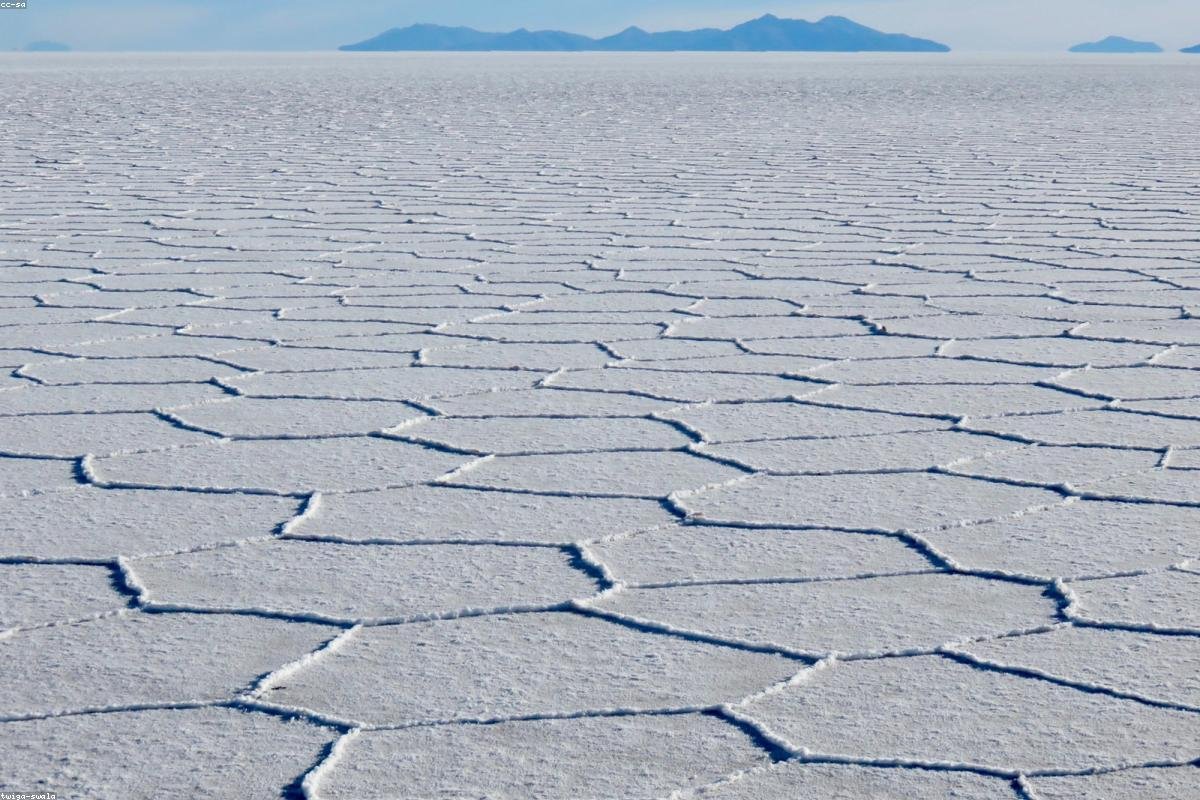 The reflection of the Uyuni Salt Flats and the mirror of the sky