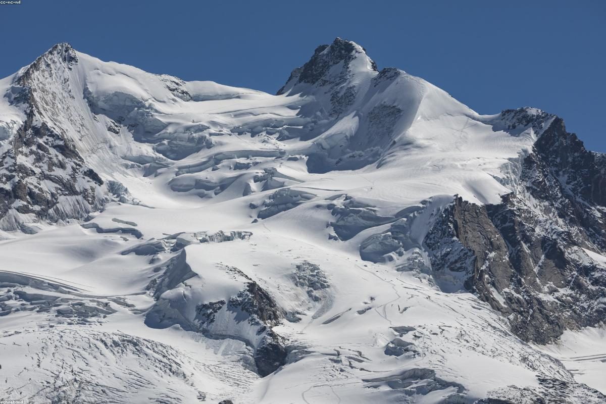 Zermatt In-Depth Travel Guide: Peak and Road Strategies + FAQ