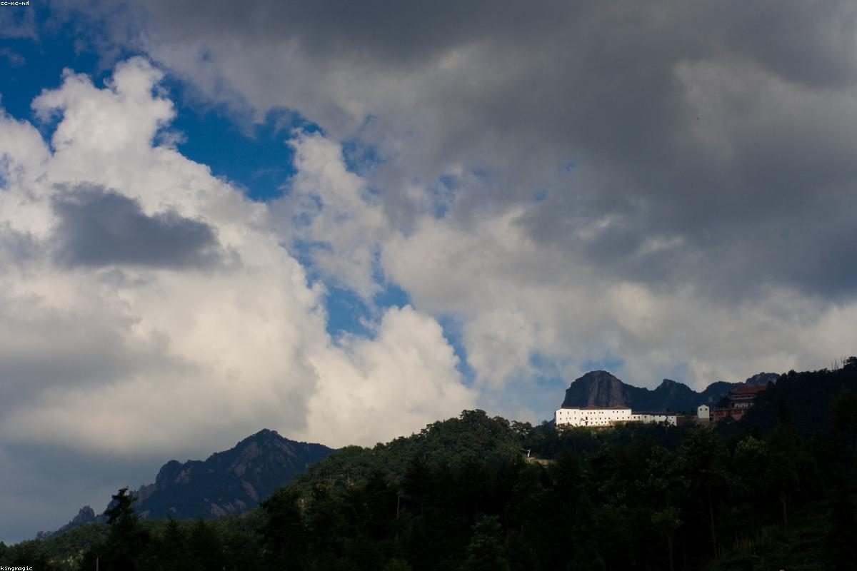 Jiuhua Mountain In-Depth Travel Guide: Temple and Peak Activities + FAQ