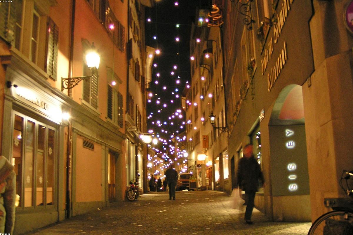 Zurich In-Depth Travel Guide: Lakes and Streets + FAQ