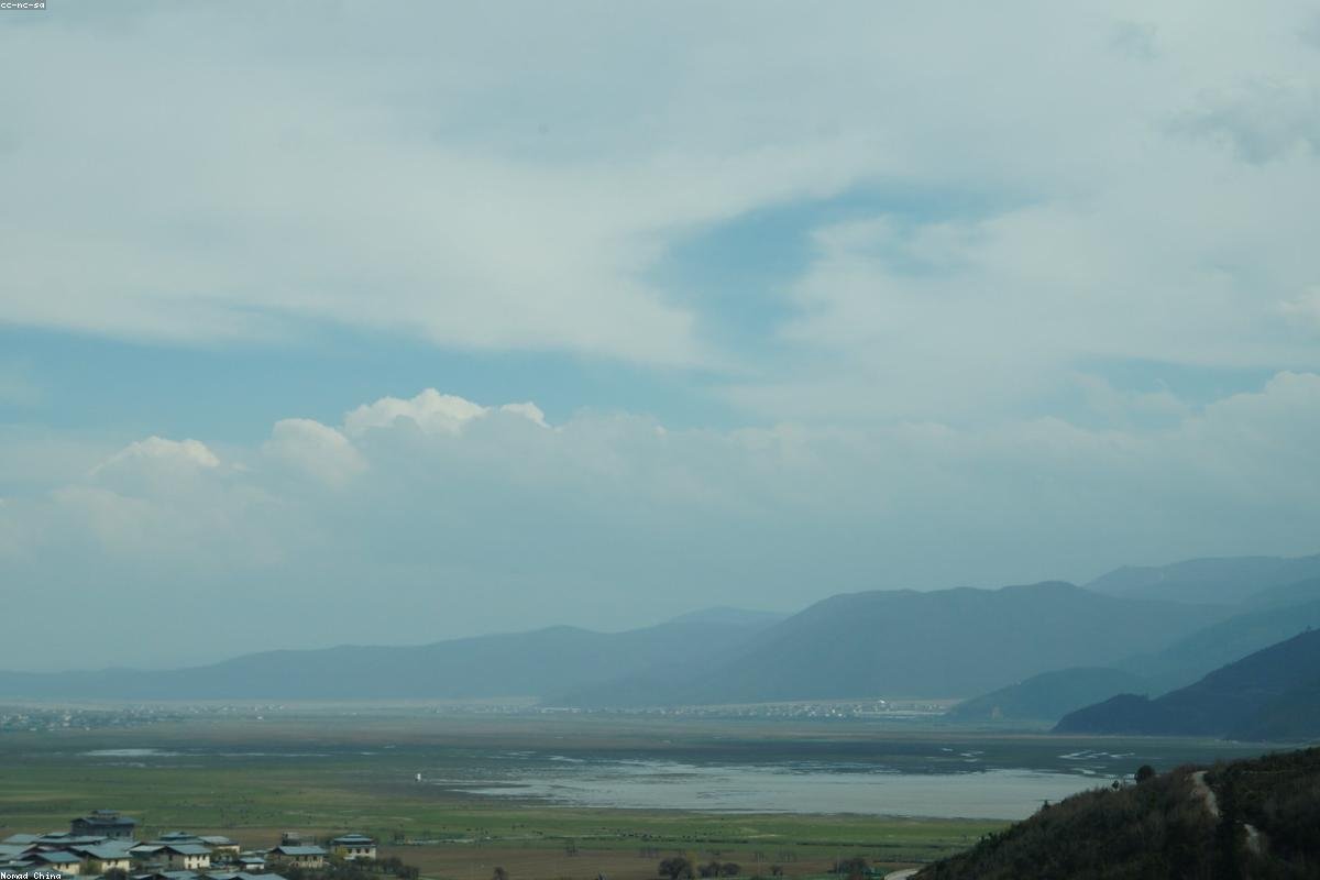The clear waters of Erhai Lake and the snowy peaks of Cangshan reflect each other