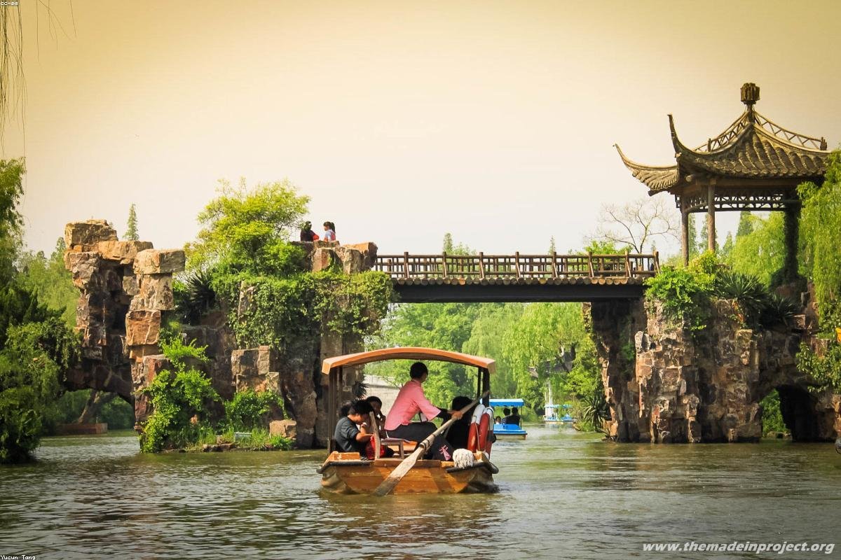 Slender West Lake in Yangzhou