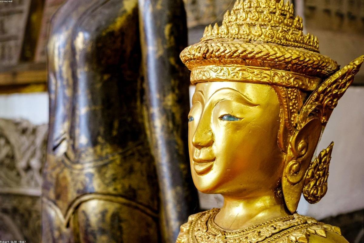 The Guanyin of the South Sea on Mount Putuo blends with the sea and sky