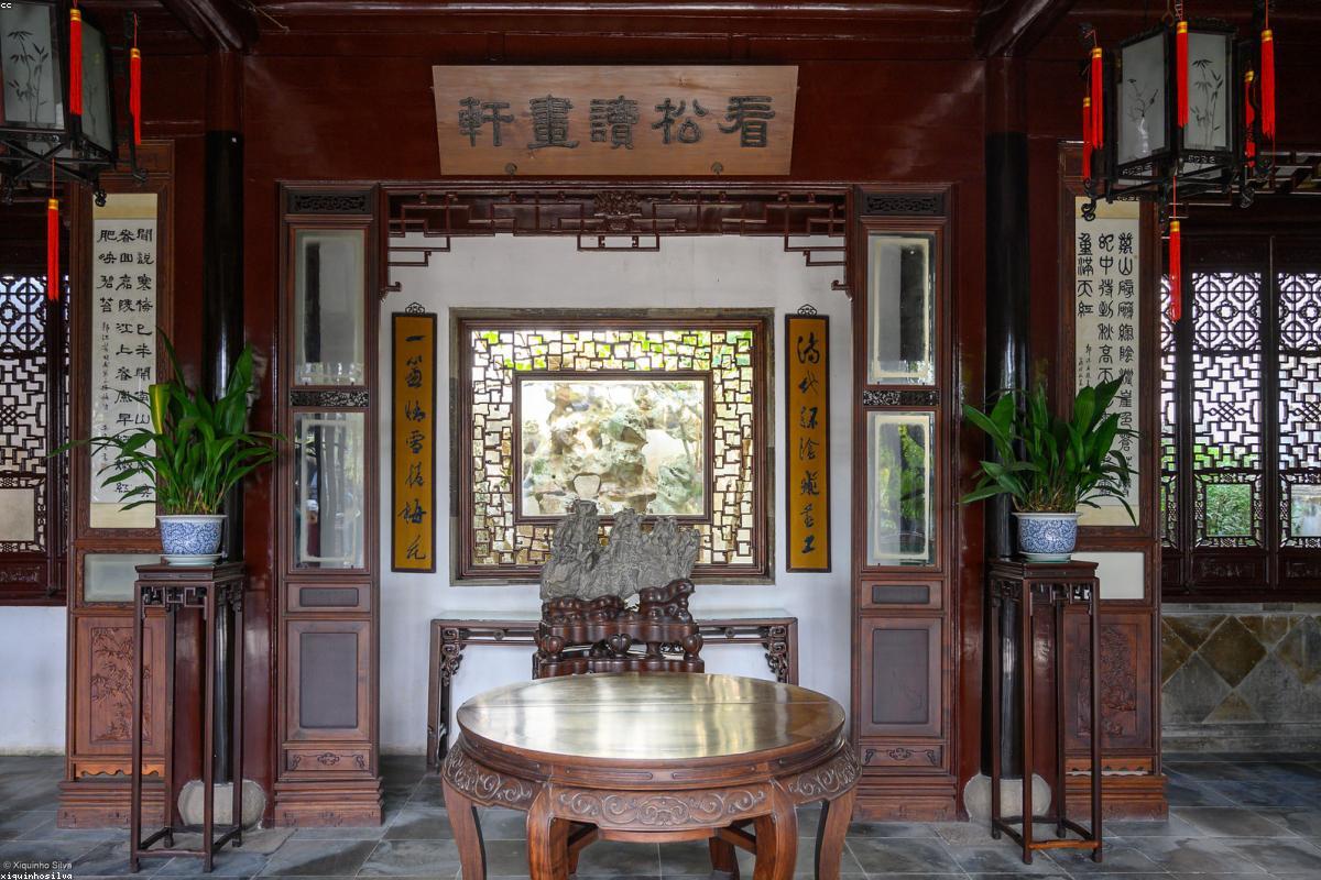 The pavilions, towers, and winding water cups of Suzhou's classical gardens