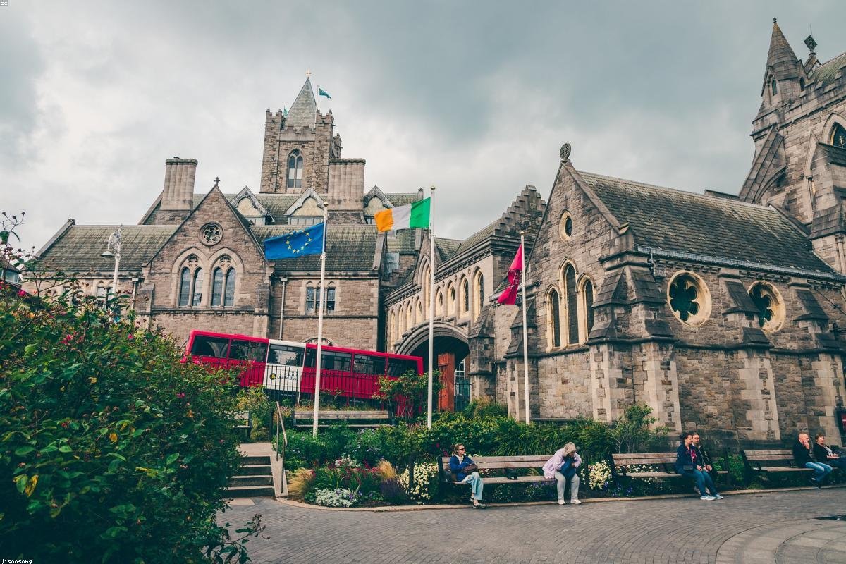 Trinity College and Tavern Dublin